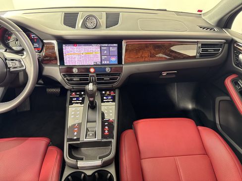Certified 2025 Porsche Macan GTS image 28