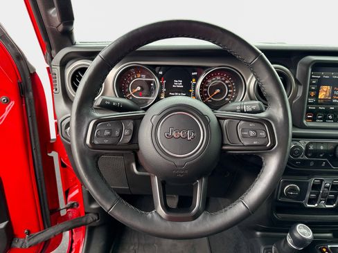 Certified 2022 Jeep Gladiator Willys image 26