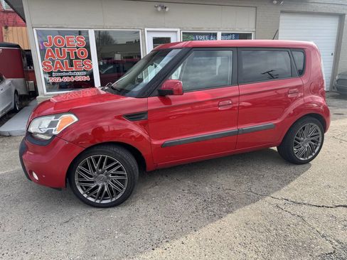 Used 2010 Kia Soul + w/ Audio Pkg image 29