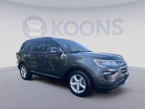 Used 2018 Ford Explorer XLT w/ Equipment Group 201A FWD image 10