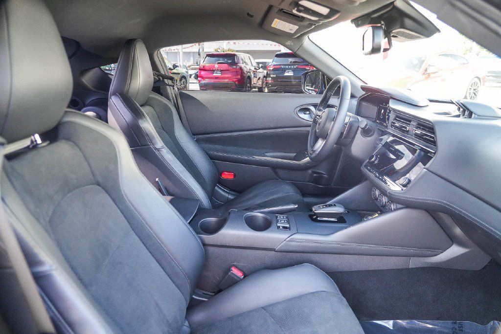 Used 2025 Nissan Z Performance w/ Floor Mat Package RWD image 16