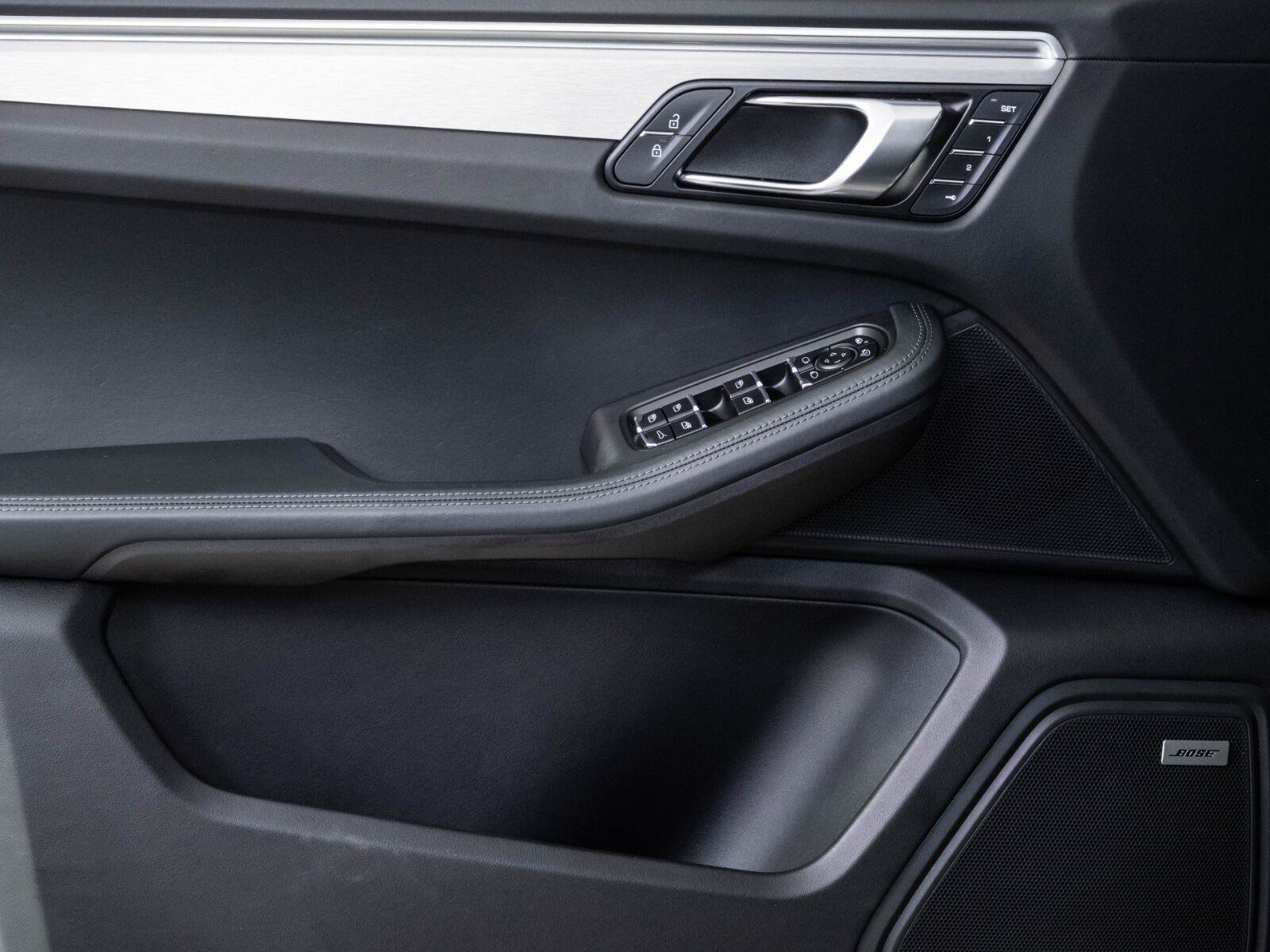Used 2021 Porsche Macan Turbo AWD/4WD image 6