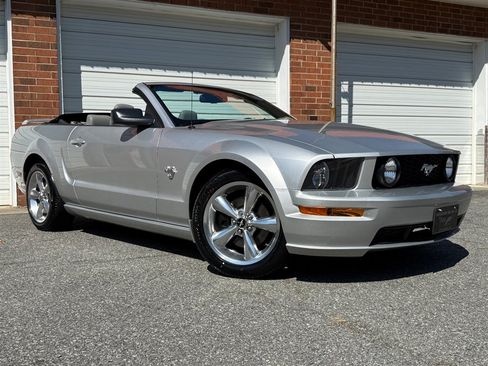 Used 2009 Ford Mustang GT RWD image 28