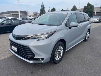 Used 2022 Toyota Sienna XLE Woodland Edition