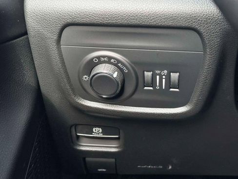 New 2025 Jeep Grand Cherokee Laredo w/ Luxury Tech Group I image 19