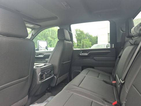 Used 2026 GMC Sierra 2500 SLT w/ SLT Premium Package AWD/4WD image 10