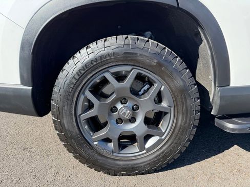 Certified 2025 Honda Pilot TrailSport image 9