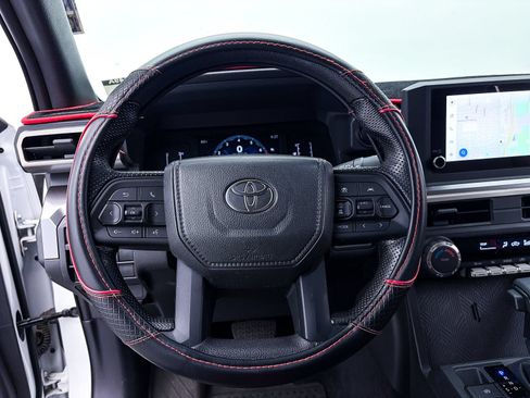 Used 2025 Toyota Tacoma SR5 AWD/4WD image 26