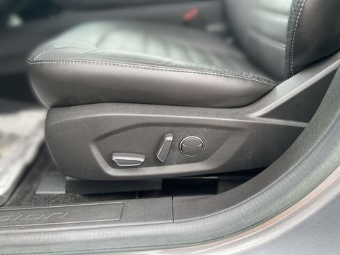 Used 2014 Ford Fusion SE w/ Equipment Group 202A FWD image 16