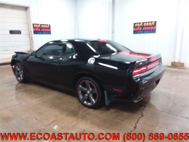 Used 2013 Dodge Challenger SXT RWD image 3
