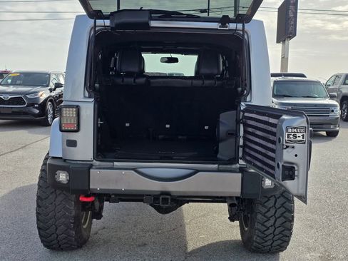 Used 2014 Jeep Wrangler Unlimited Sport image 7