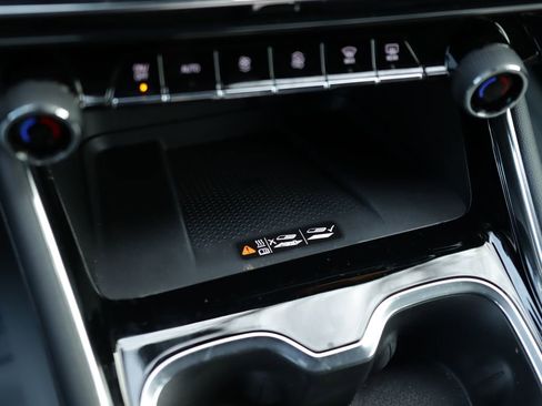 Used 2024 Chevrolet Traverse LT w/ Trailering Package image 18