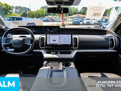 Used 2025 Ford Expedition Active AWD/4WD image 34