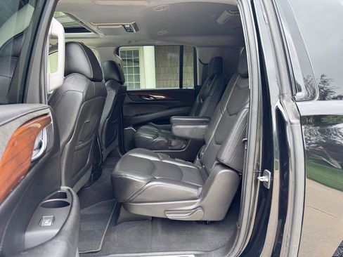 Used 2019 Cadillac Escalade ESV Luxury w/ Escalade Sport Edition AWD/4WD image 15