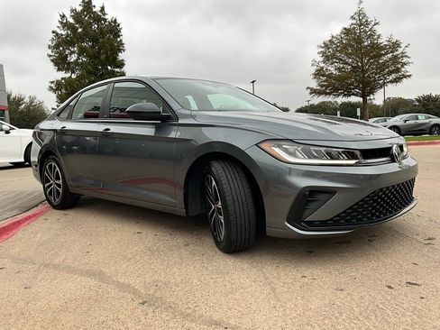 Used 2025 Volkswagen Jetta Sport image 5