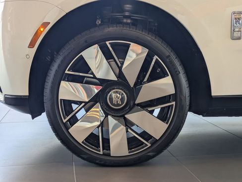 Used 2025 Rolls-Royce Cullinan AWD/4WD image 9