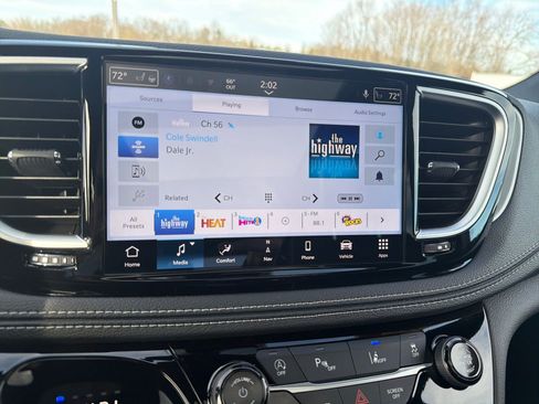 New 2026 Chrysler Pacifica Limited image 26