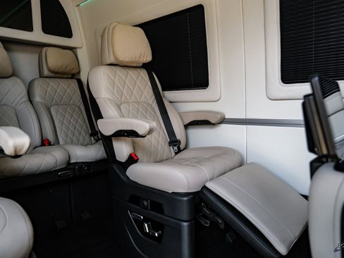 Used 2022 Mercedes-Benz Sprinter 2500 image 59