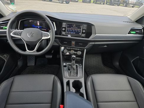 Used 2024 Volkswagen Jetta SE FWD image 5