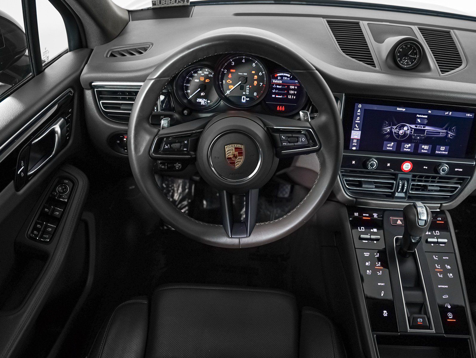 Certified 2024 Porsche Macan AWD/4WD image 17