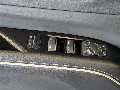 Used 2023 Cadillac Escalade Luxury RWD image 7