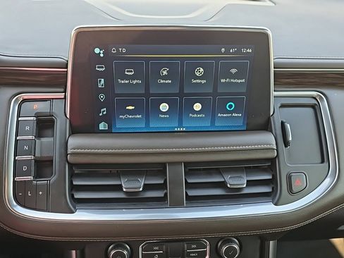 Used 2022 Chevrolet Suburban LT w/ Luxury Package image 16