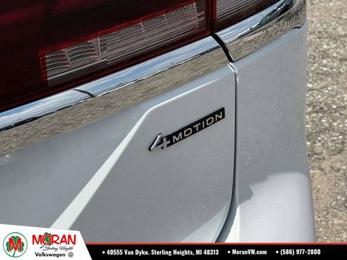 Used 2024 Volkswagen Atlas SEL Premium R-Line AWD/4WD image 12