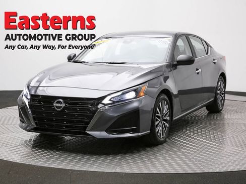 Used 2025 Nissan Altima 2.5 SV image 1