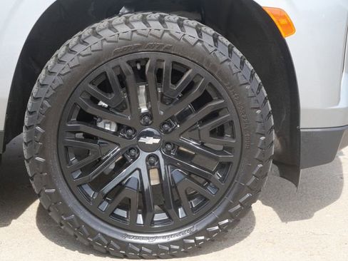 Used 2024 Chevrolet Suburban Premier w/ Max Trailering Package image 9