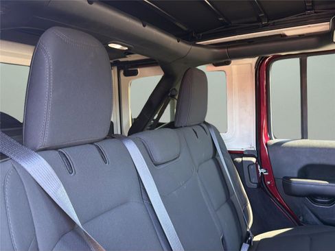 Used 2021 Jeep Wrangler Unlimited Sahara image 29