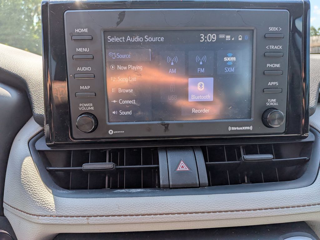 Used 2021 Toyota RAV4 XLE FWD image 19