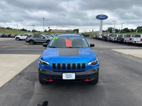 Used 2022 Jeep Cherokee Trailhawk w/ Premium Leather Package AWD/4WD image 2