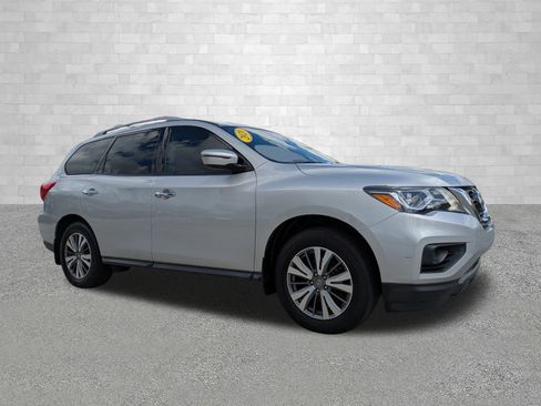Used 2020 Nissan Pathfinder S image 1
