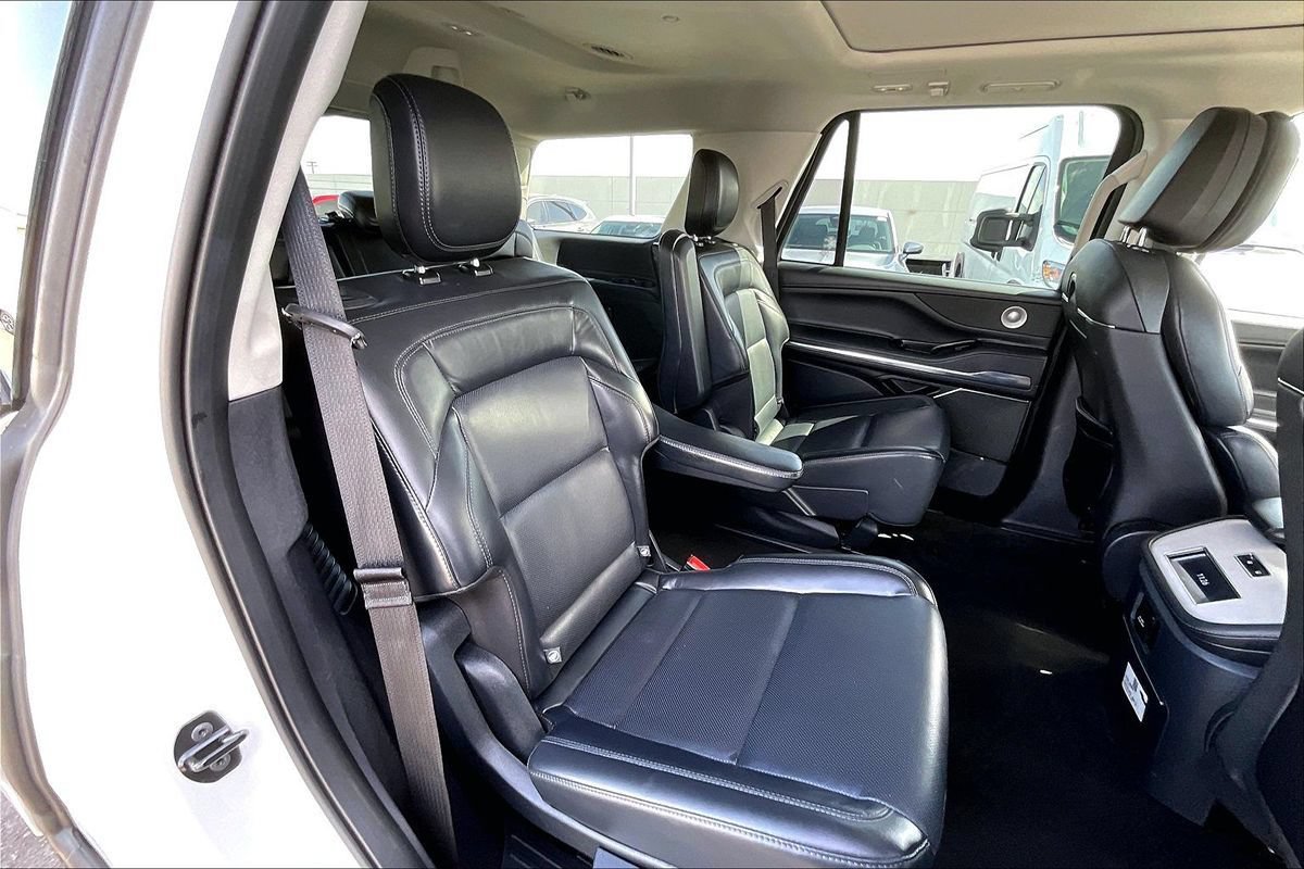 Used 2025 Lincoln Navigator Reserve AWD/4WD image 17