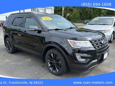 Used 2017 Ford Explorer XLT w/ XLT Appearance Package AWD/4WD image 3