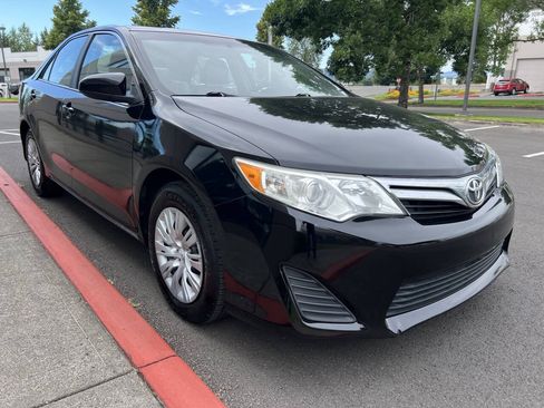 Used 2012 Toyota Camry LE FWD image 2