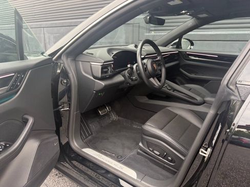 Certified 2025 Porsche Macan 4S Electric AWD/4WD image 15