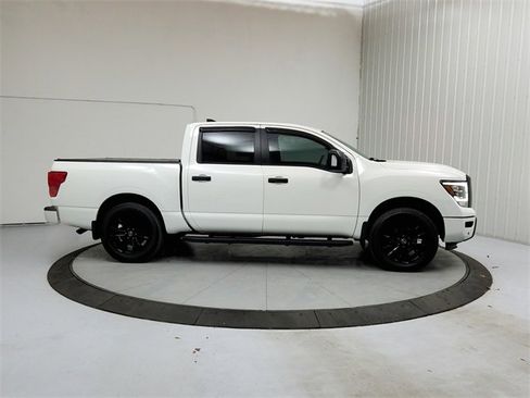 Used 2023 Nissan Titan SV w/ SV Convenience Package image 8