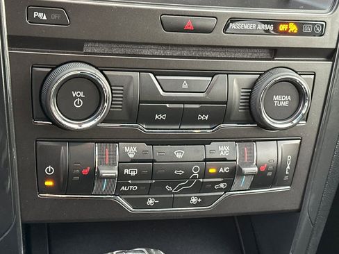 Used 2018 Ford Explorer XLT w/ Equipment Group 202A image 21