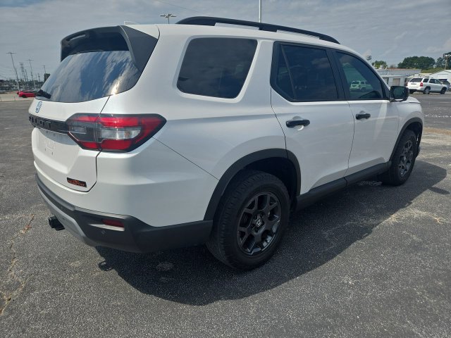 Used 2025 Honda Pilot TrailSport image 8