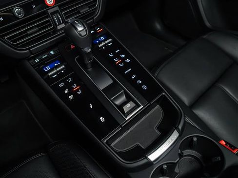 Certified 2026 Porsche Macan AWD/4WD image 25