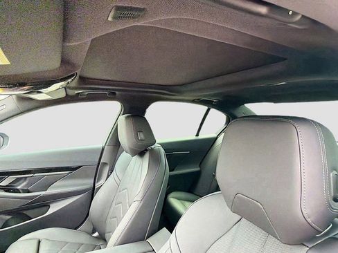 New 2026 BMW 530i w/ Convenience Package RWD image 28