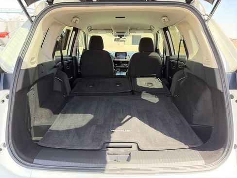 Used 2024 Nissan Rogue S AWD/4WD image 38