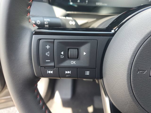 Used 2025 Nissan Kicks SR FWD image 16