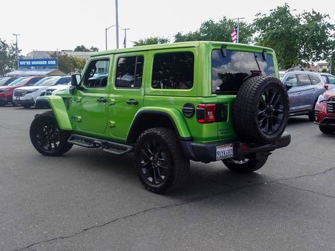 Used 2025 Jeep Wrangler Unlimited Sahara AWD/4WD image 9