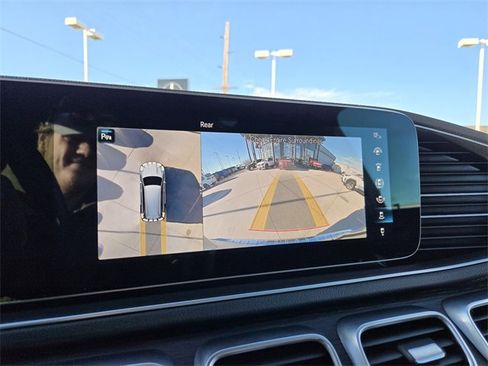 Used 2023 Mercedes-Benz GLS 450 4MATIC image 27