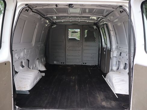 Used 2014 Ford E-250 and Econoline 250 w/ Power Group RWD image 14