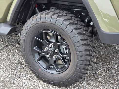 New 2026 Jeep Gladiator Sport AWD/4WD image 7