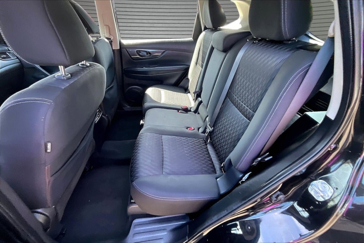 Used 2020 Nissan Rogue S FWD image 21