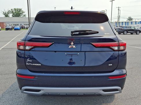 Used 2023 Mitsubishi Outlander SE AWD/4WD image 5